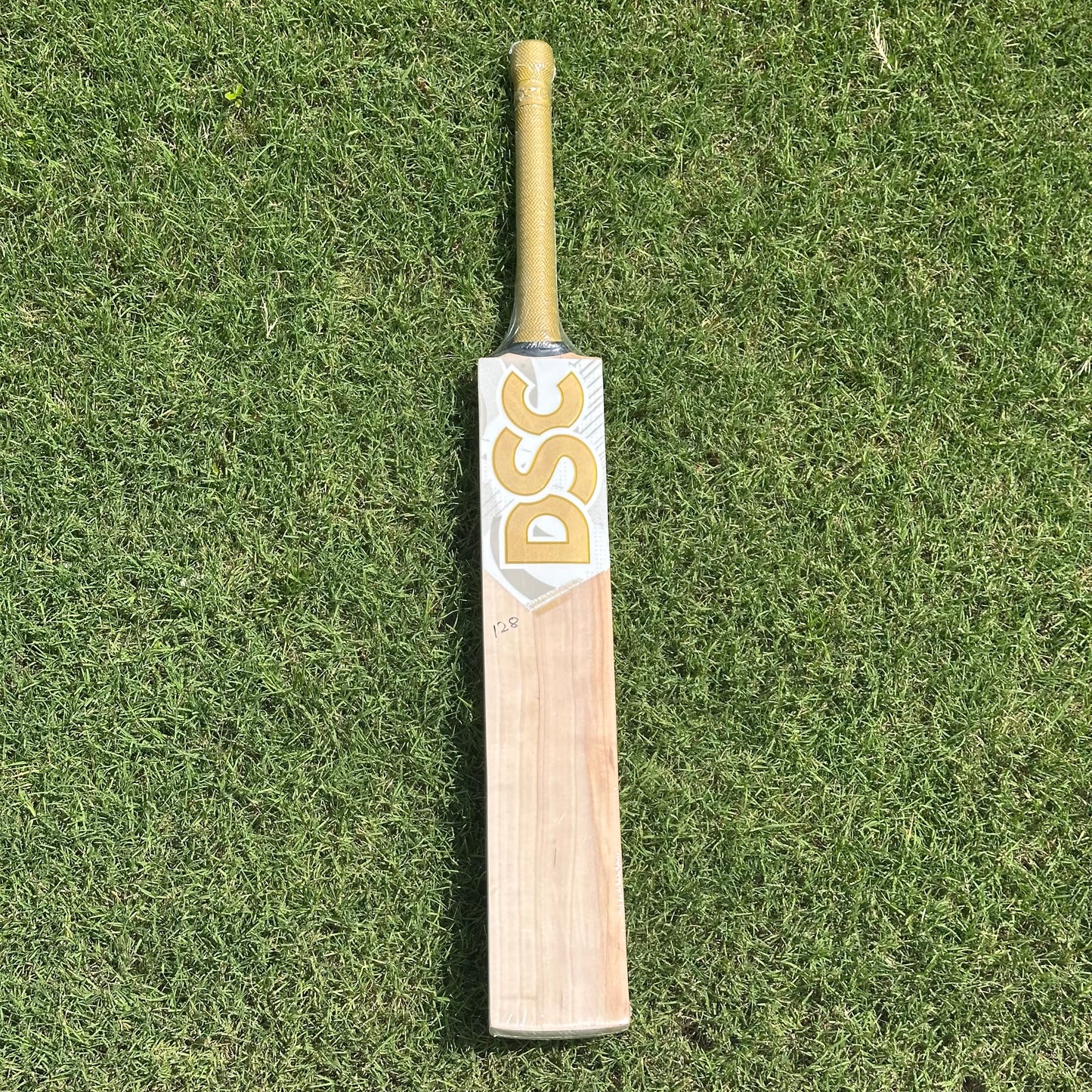 DSC Eureka Jolt English Willow Cricket Bat