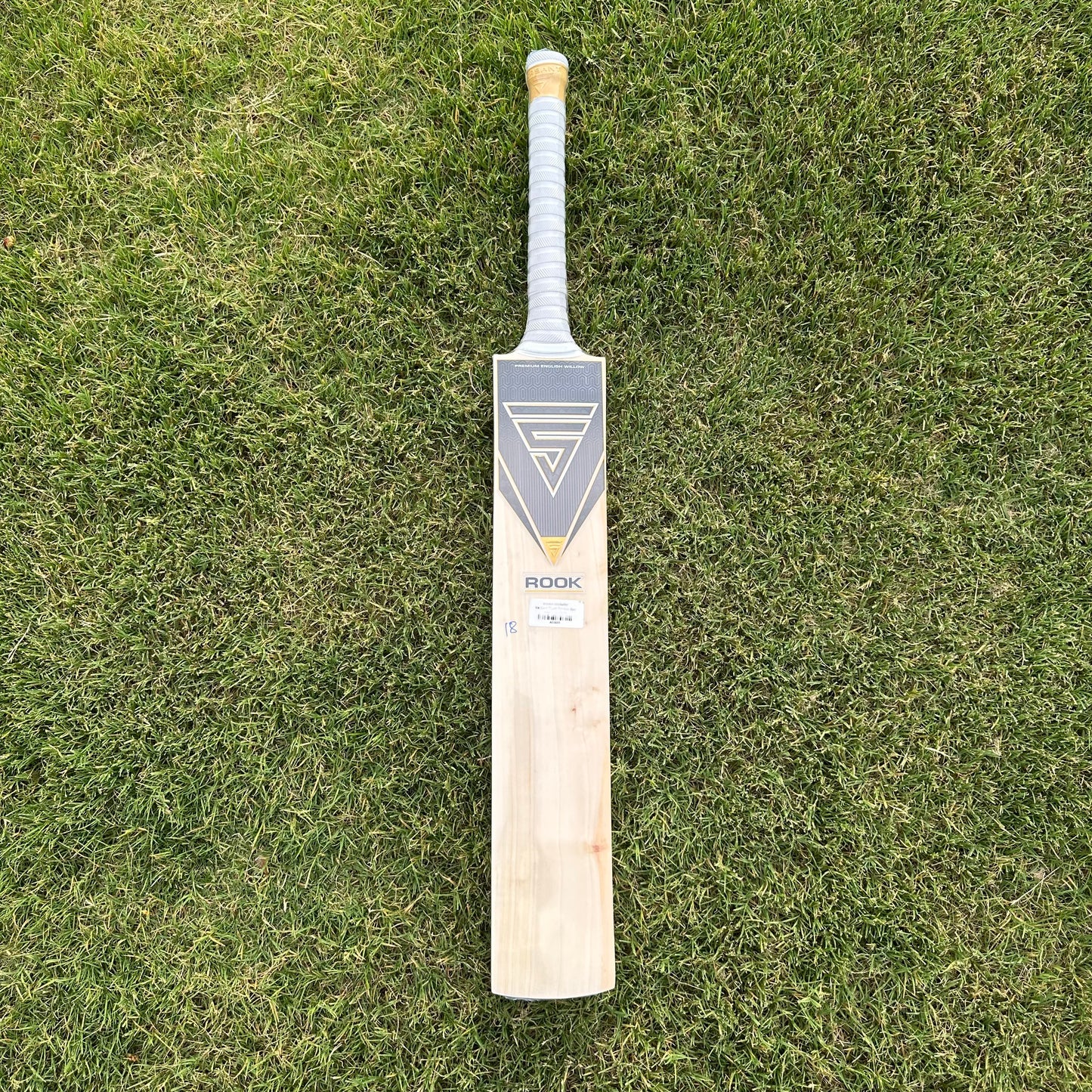 Versant Rook English Willow Cricket Bat